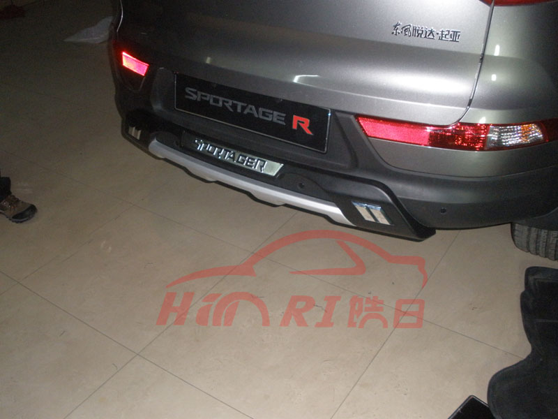 起亚智跑豪华款后杠